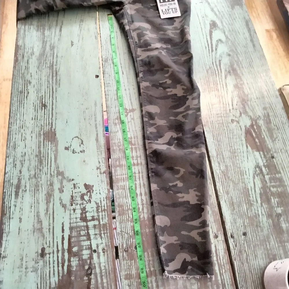Coco + Carmen OMG Camouflage Skinny Jeans Size XS Holds You In Lifts You Up - Picture 15 of 16